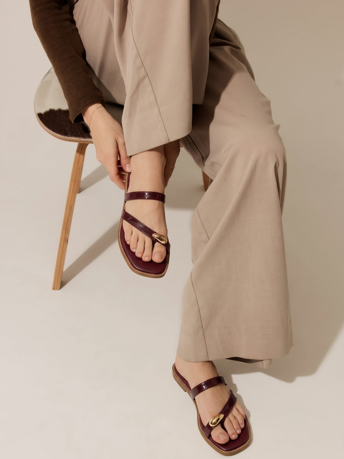 Mira (Glossy Toe-Ring Flat)