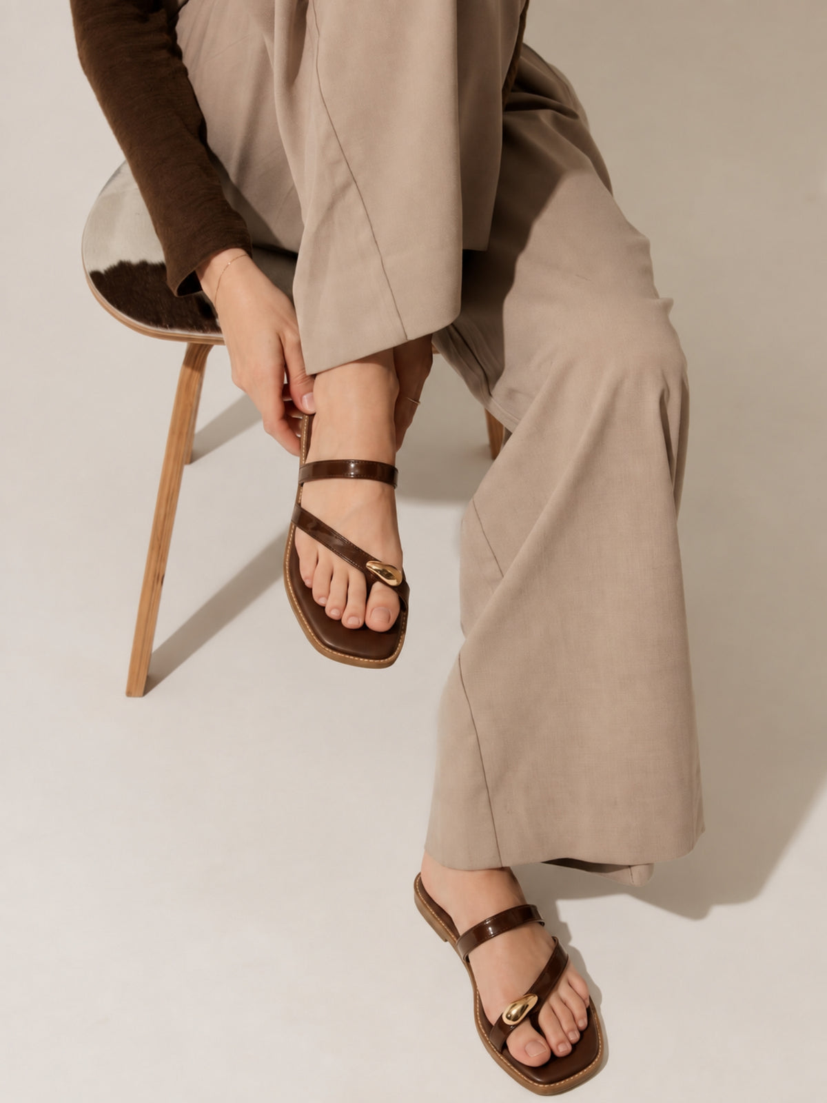 Mira (Glossy Toe-Ring Flat)