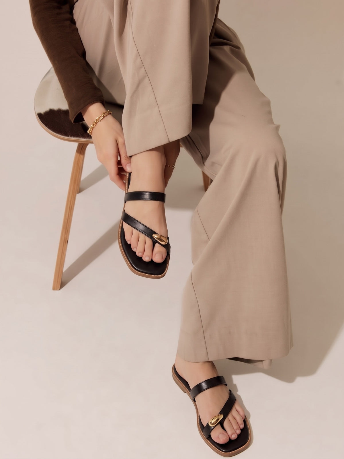 Mira (Glossy Toe-Ring Flat)