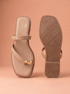 Mira (Glossy Toe-Ring Flat)